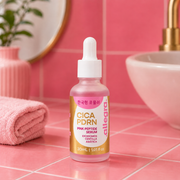 Sérum Cica PDRN Pink Peptídeo Allegra 30ml, frasco na bancada do banheiro